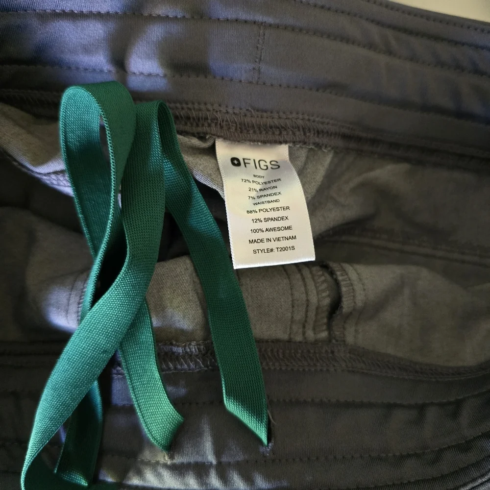 Figs Gray Cargo Pants with Comfortable Fit and Modern Design